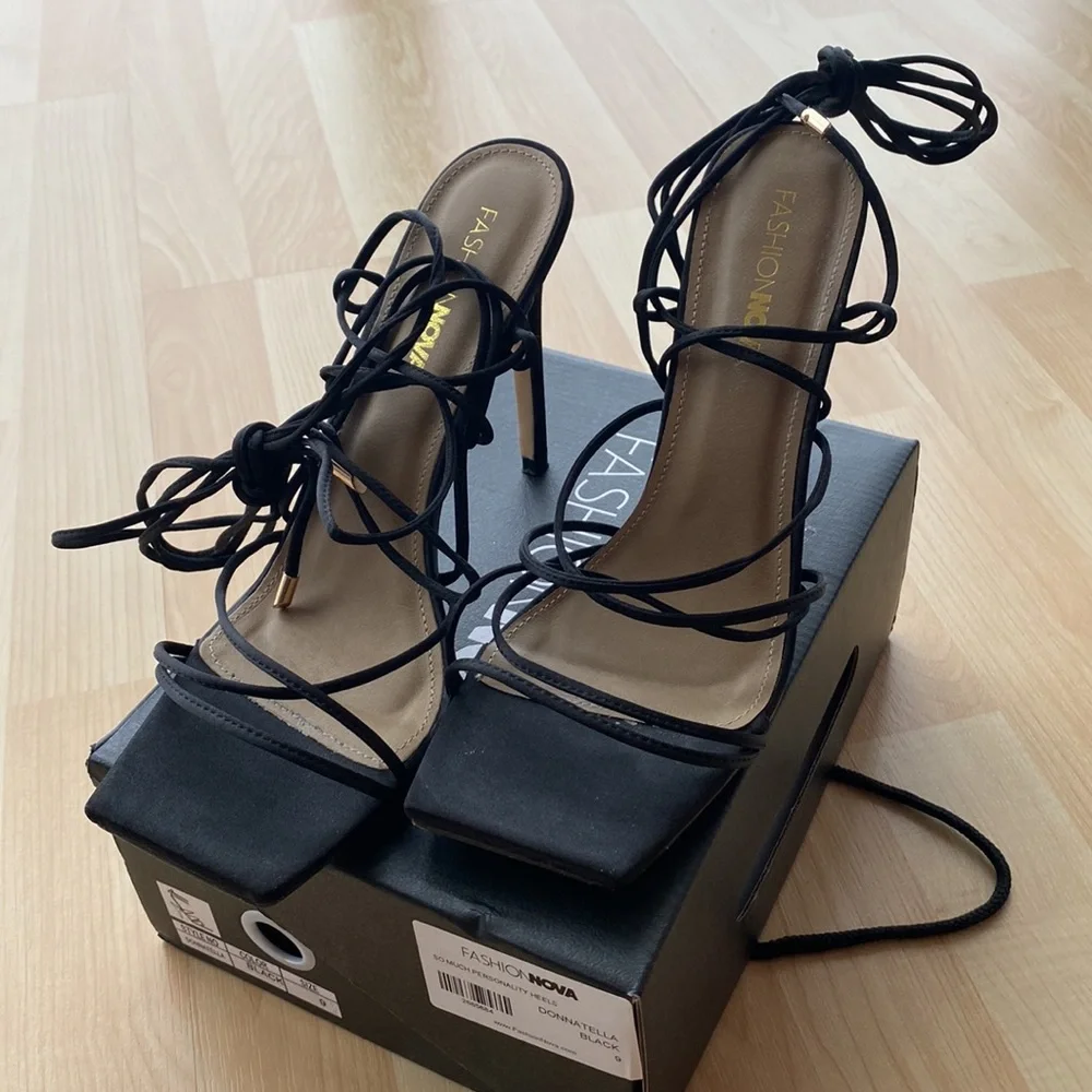 BLACK STRAP UP HEELS - Picture 5 of 6